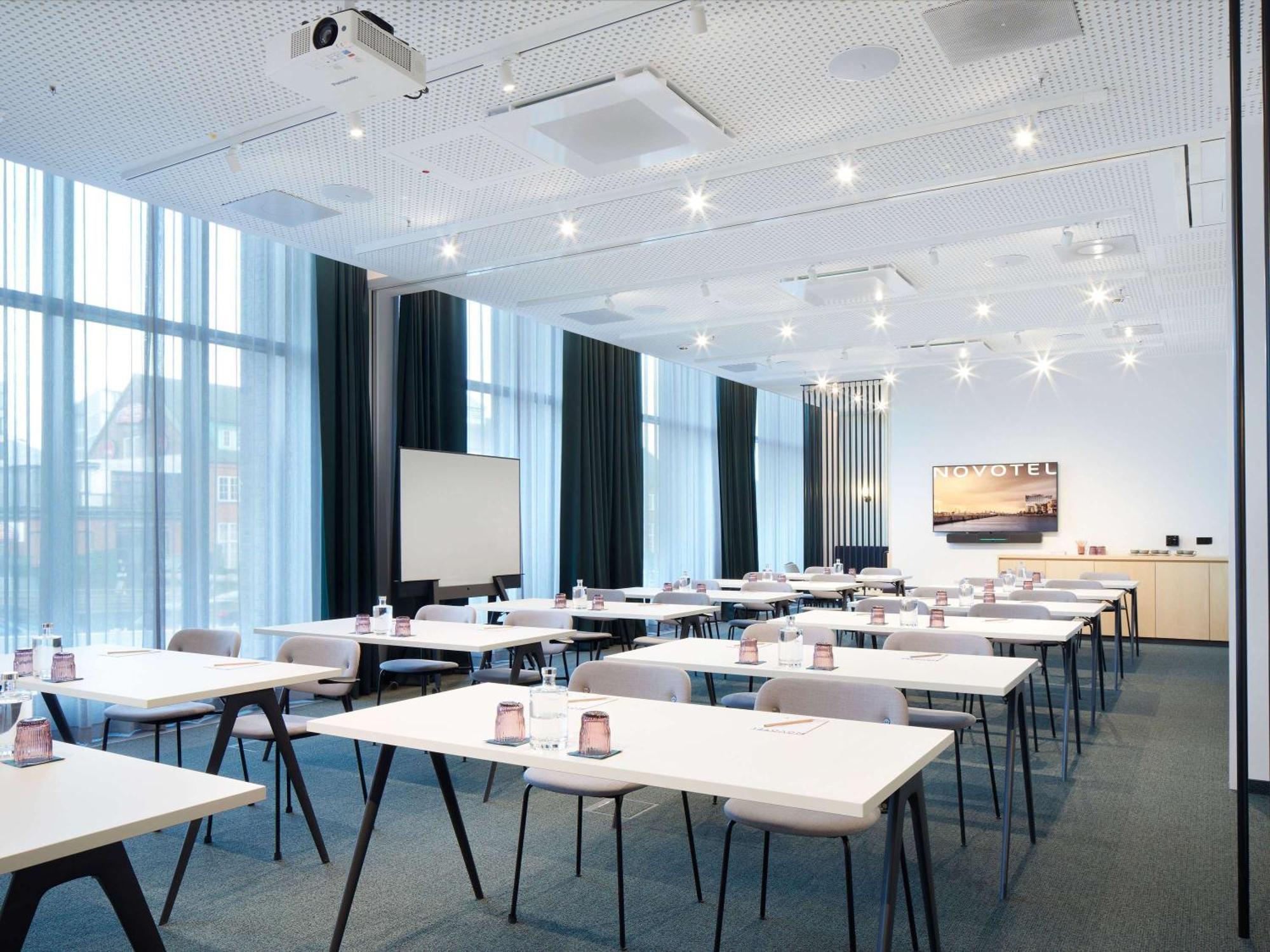 Novotel Hamburg Central Station Bagian luar foto